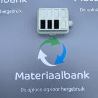 Kabeldoos met connector deksel