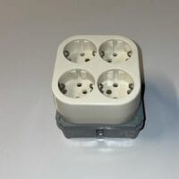 Kabeldoos met viervoudig wandcontactdoos